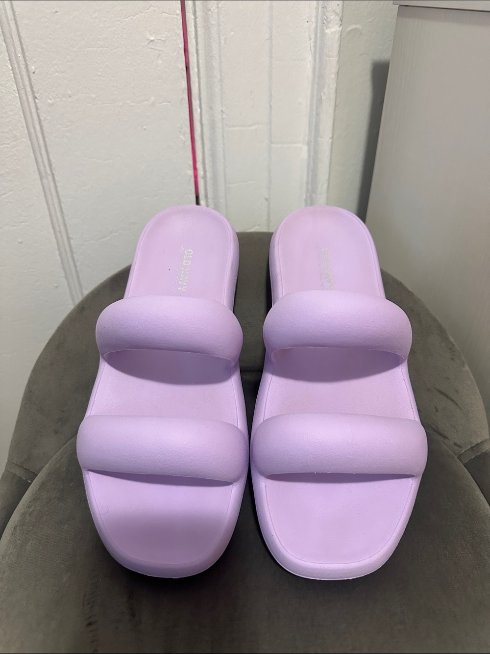 Old Navy’s Women’s Lavender Slip-On Slides.